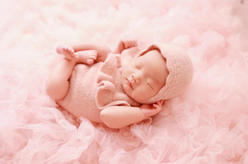 平顶山宝宝吃手是饿了吗